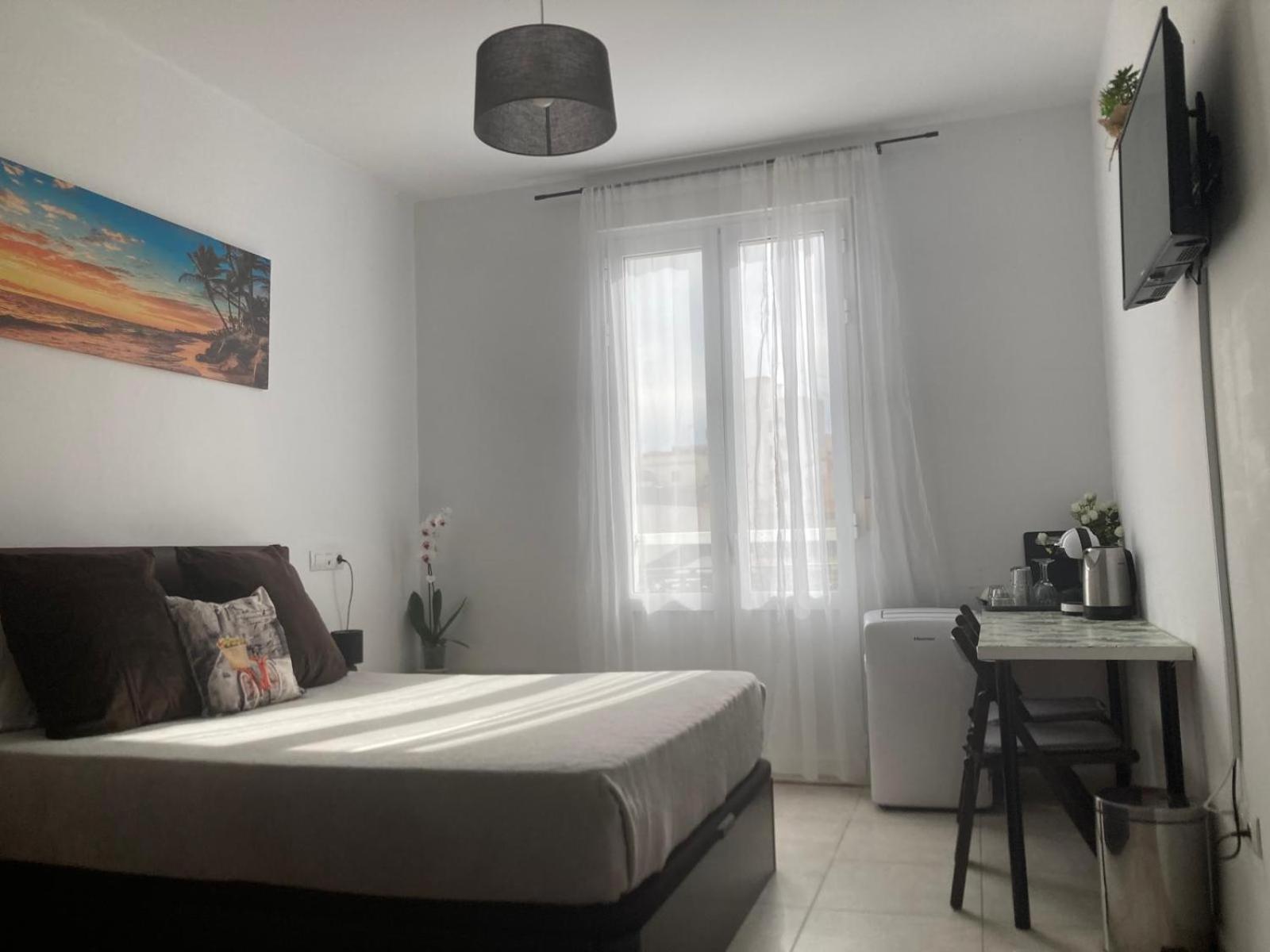 Room With Private Bathroom And Balcony Nearby The Mercado Central, Center And Beach Alicante Exterior photo